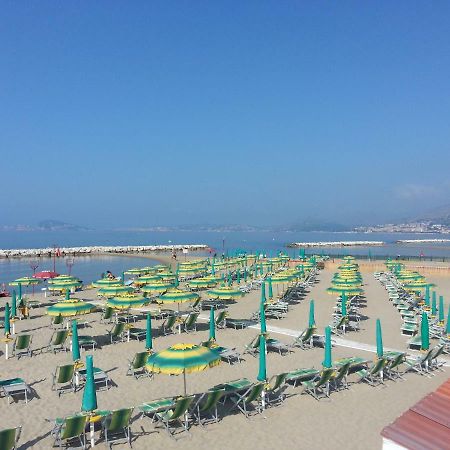 Guesthouse Holiday Formia Beach Eksteriør billede