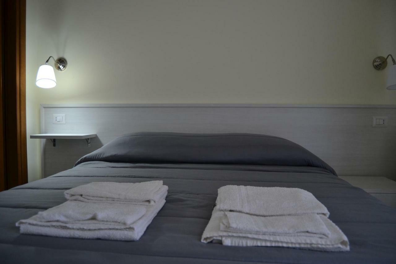 Guesthouse Holiday Formia Beach Eksteriør billede