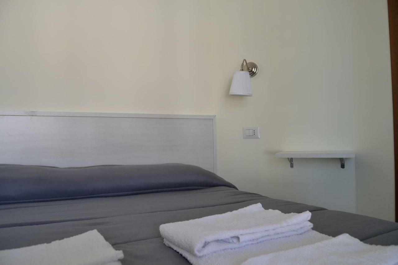 Guesthouse Holiday Formia Beach Eksteriør billede