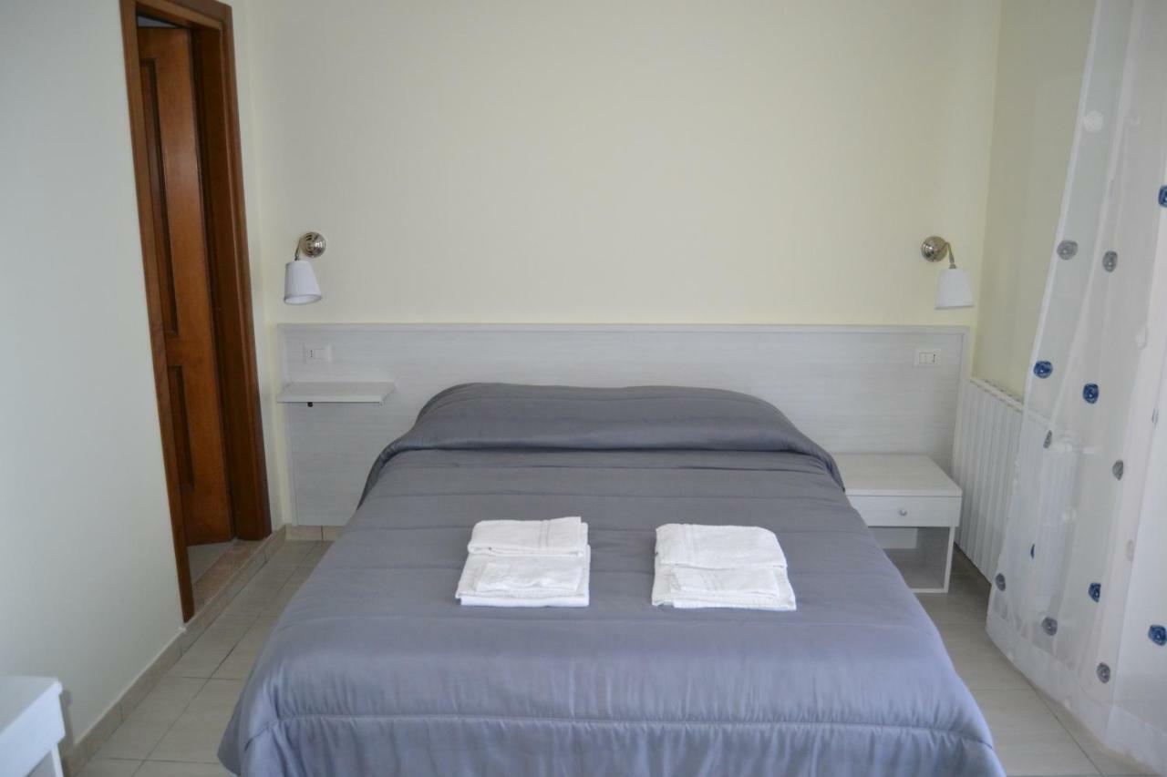 Guesthouse Holiday Formia Beach Eksteriør billede