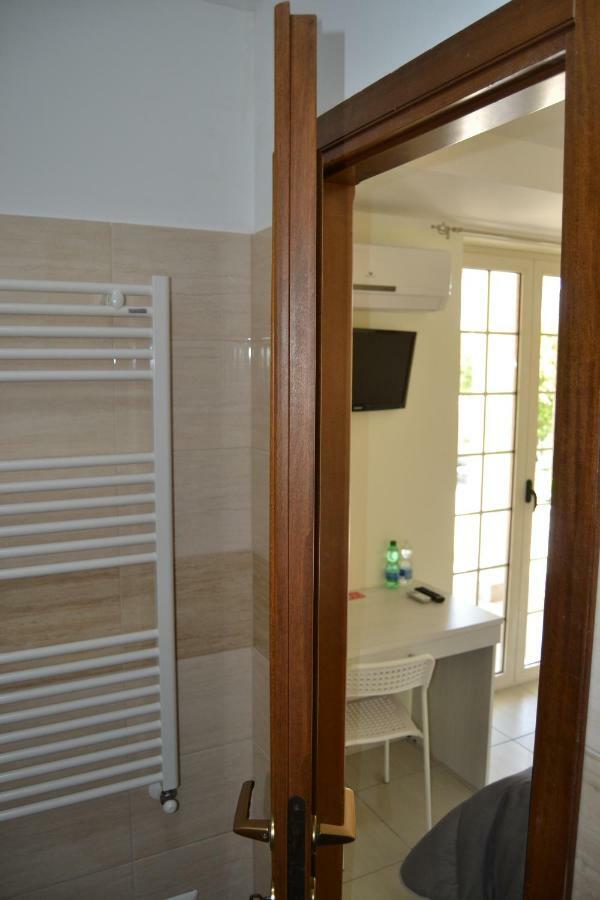 Guesthouse Holiday Formia Beach Eksteriør billede