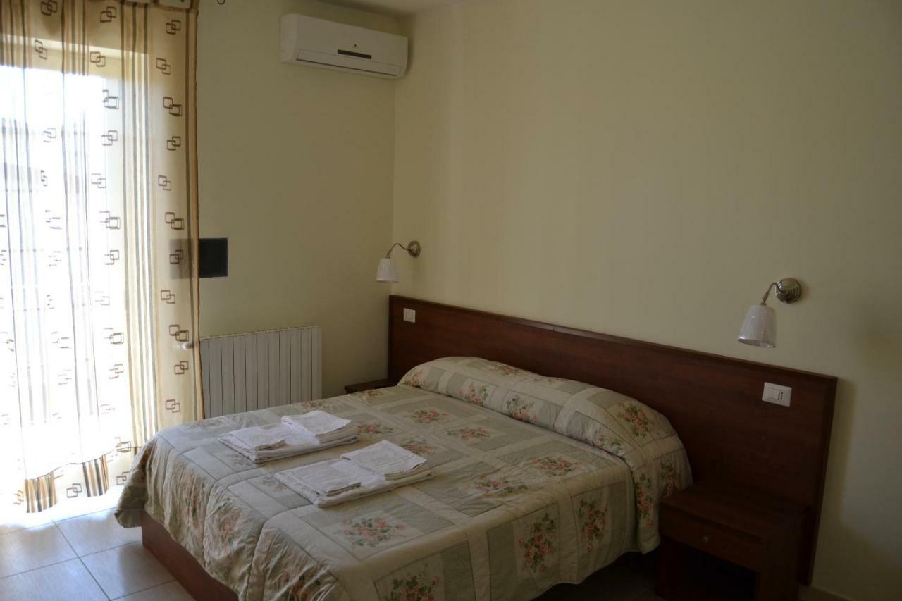 Guesthouse Holiday Formia Beach Eksteriør billede