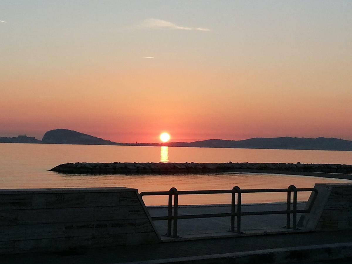 Guesthouse Holiday Formia Beach Eksteriør billede