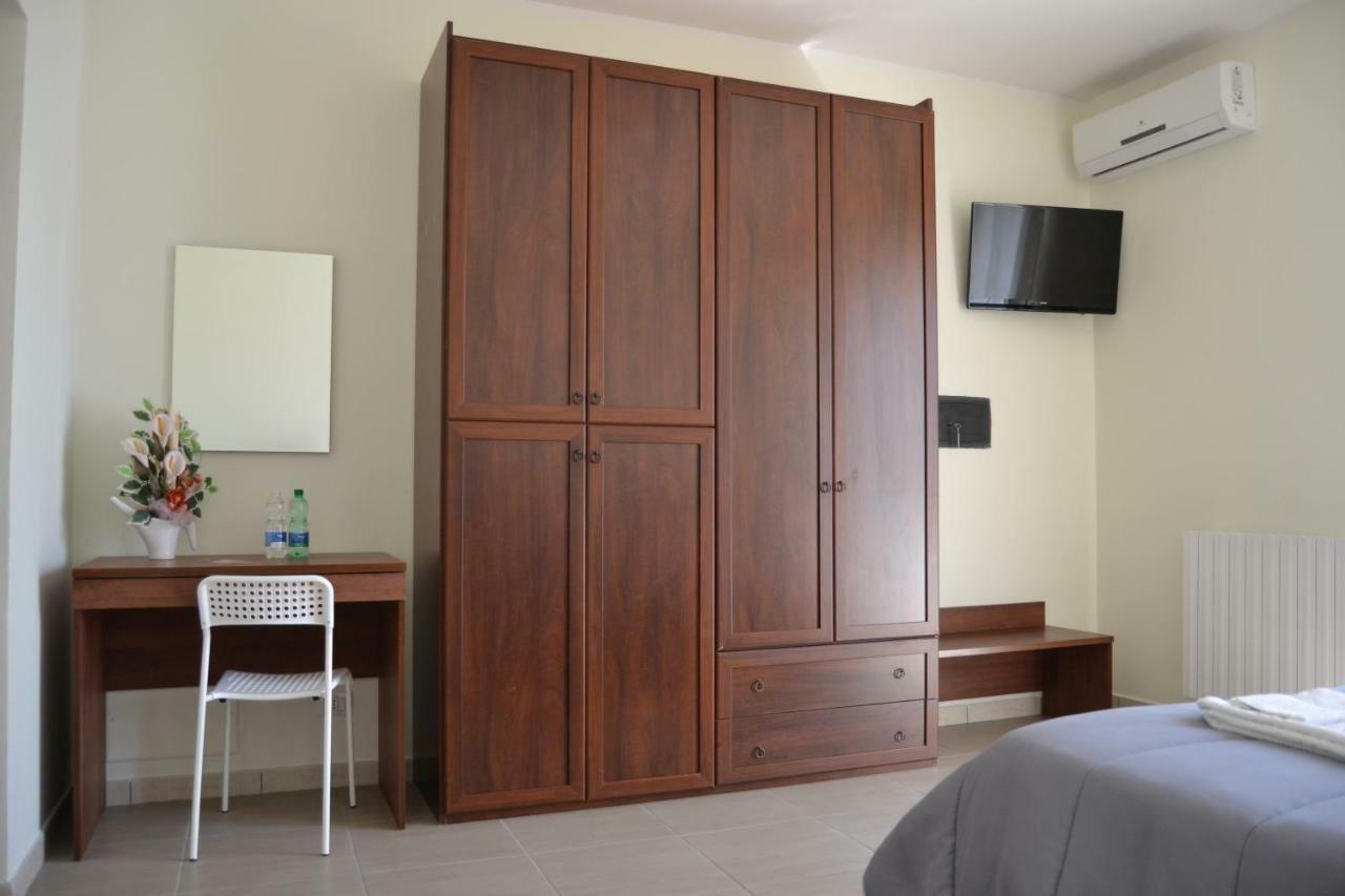 Guesthouse Holiday Formia Beach Eksteriør billede