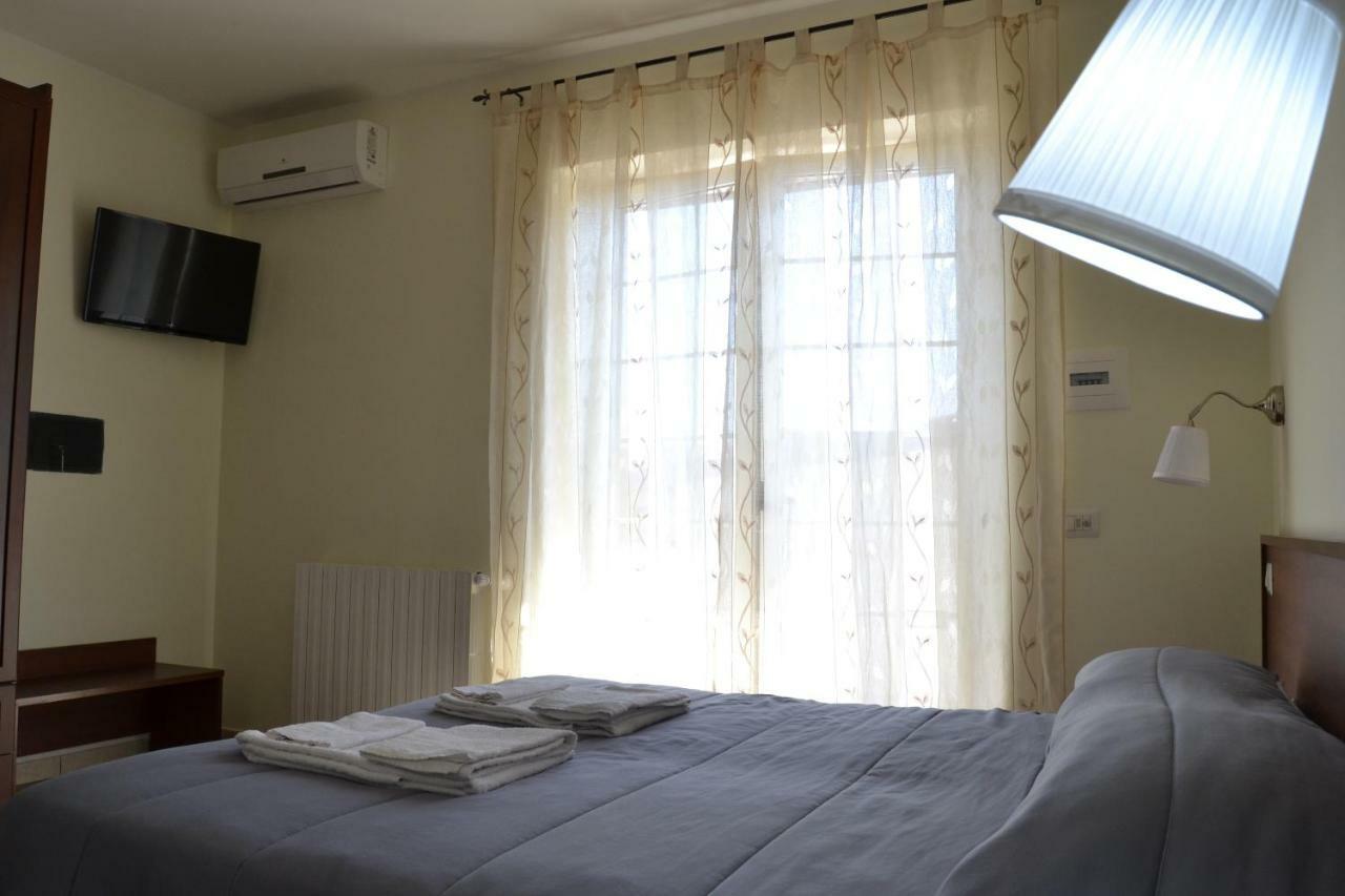 Guesthouse Holiday Formia Beach Eksteriør billede