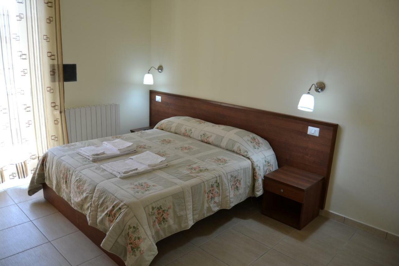 Guesthouse Holiday Formia Beach Eksteriør billede