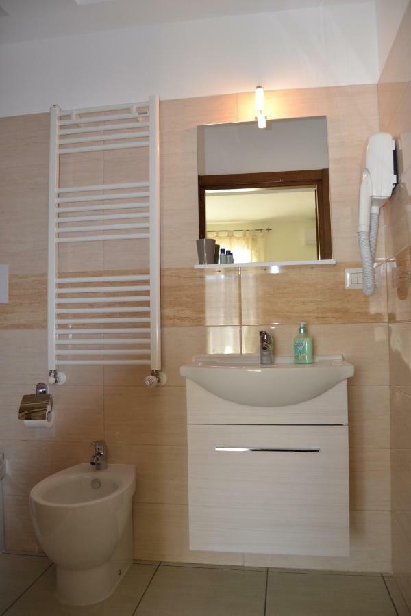 Guesthouse Holiday Formia Beach Eksteriør billede