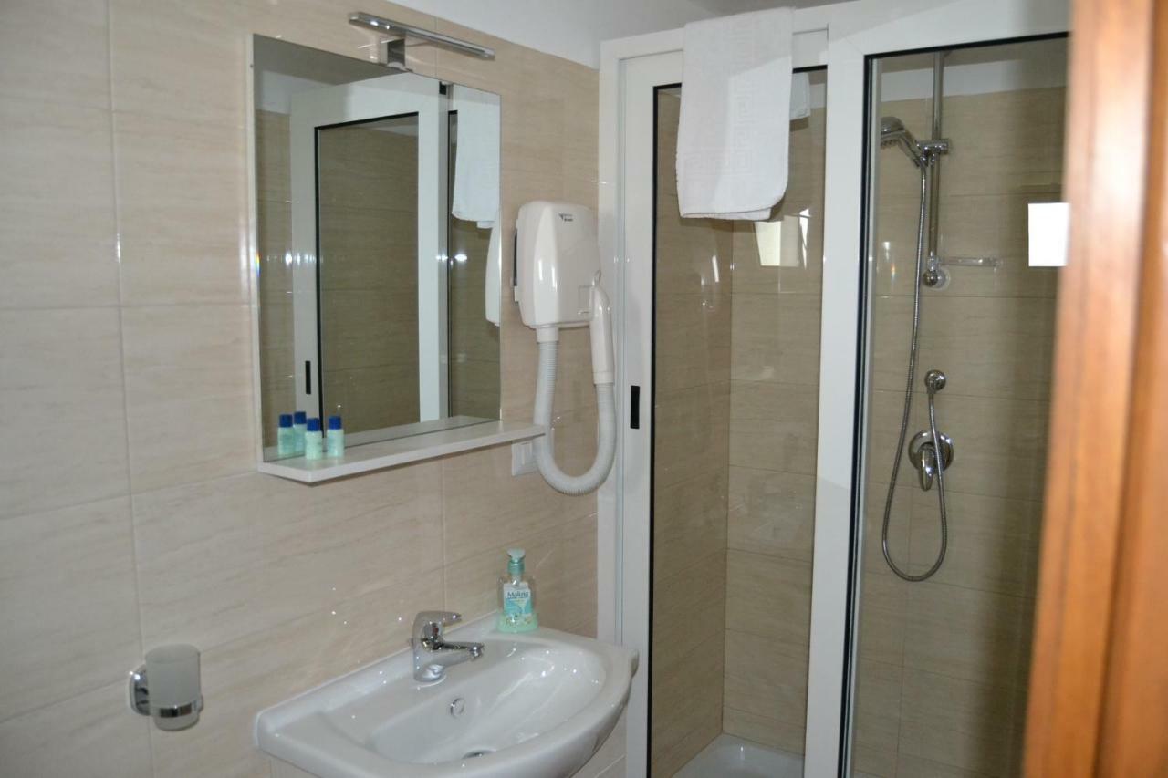 Guesthouse Holiday Formia Beach Eksteriør billede