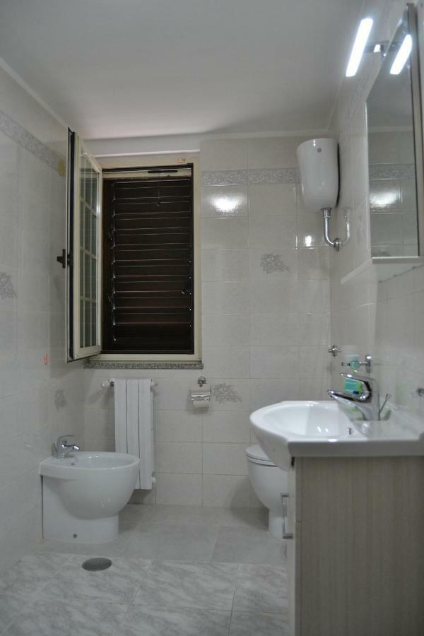 Guesthouse Holiday Formia Beach Eksteriør billede
