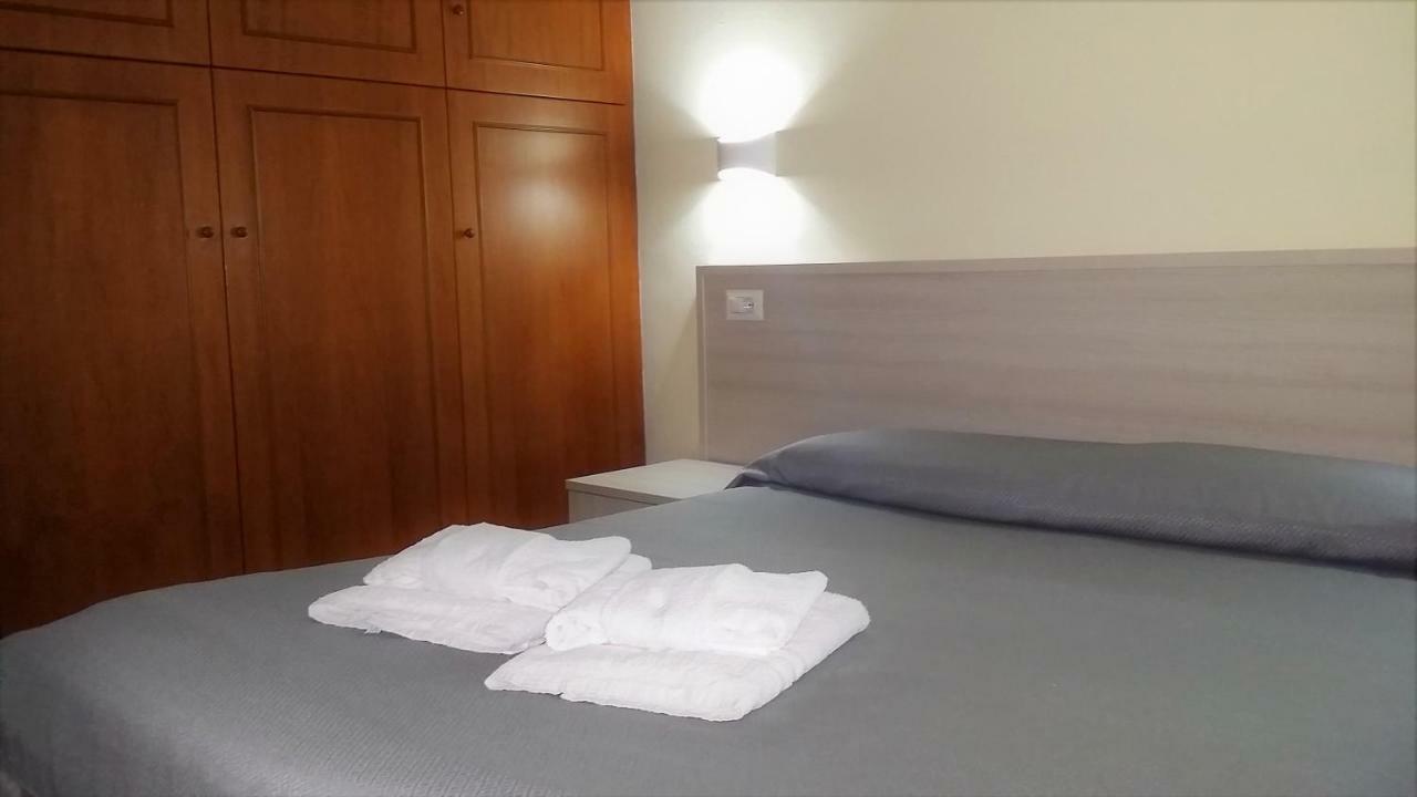 Guesthouse Holiday Formia Beach Eksteriør billede